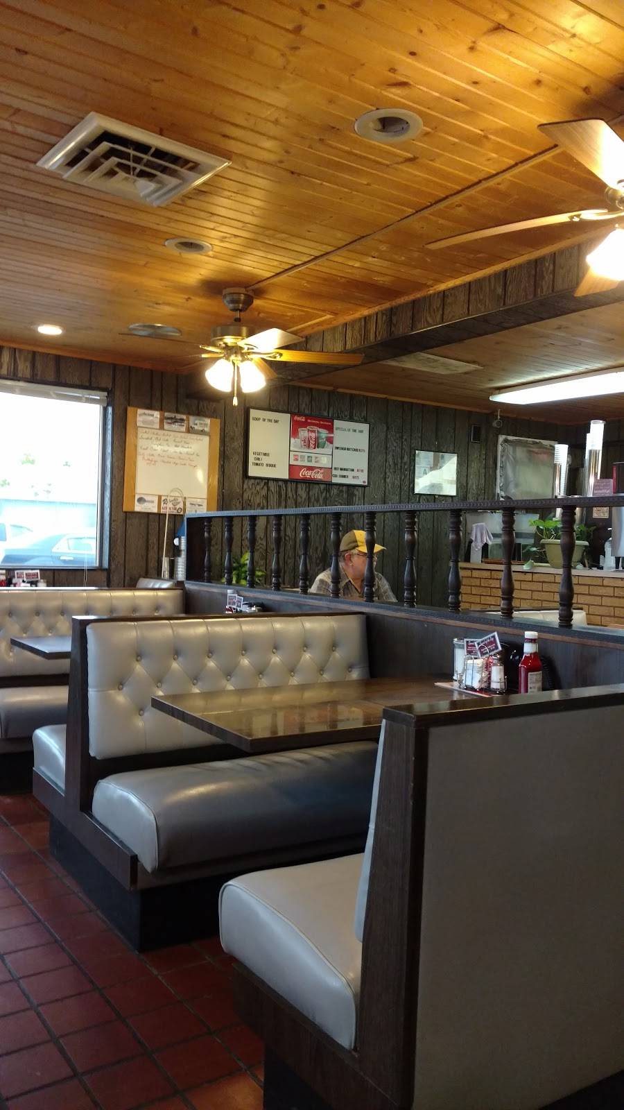 Hennings Root Beer Stand | restaurant | 411 S Dixie Hwy, Hoopeston, IL 60942, USA | 2172835782 OR +1 217-283-5782