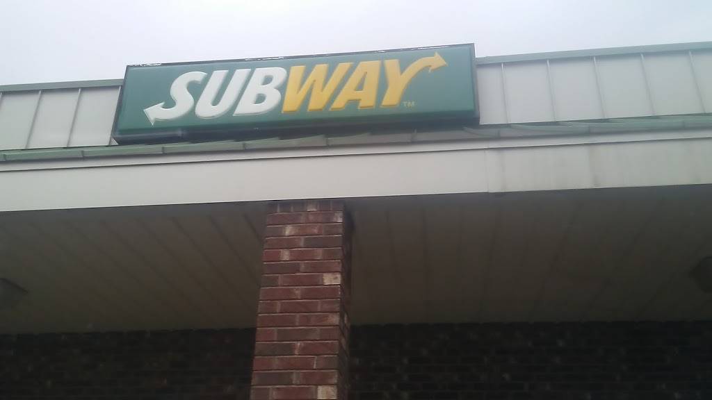 Subway | restaurant | 2108 Rock Rd, De Soto, MO 63020, USA | 6365865500 OR +1 636-586-5500