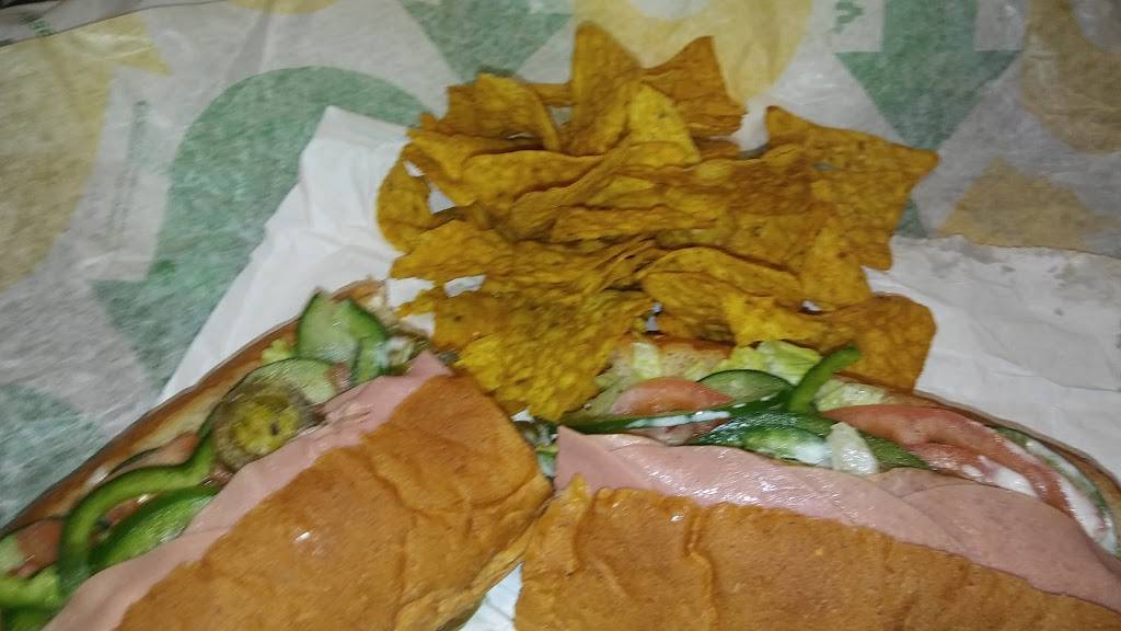 Subway Restaurants | restaurant | Crossing S/C, 5333 State Hwy 121 #131, The Colony, TX 75056, USA | 9726251700 OR +1 972-625-1700