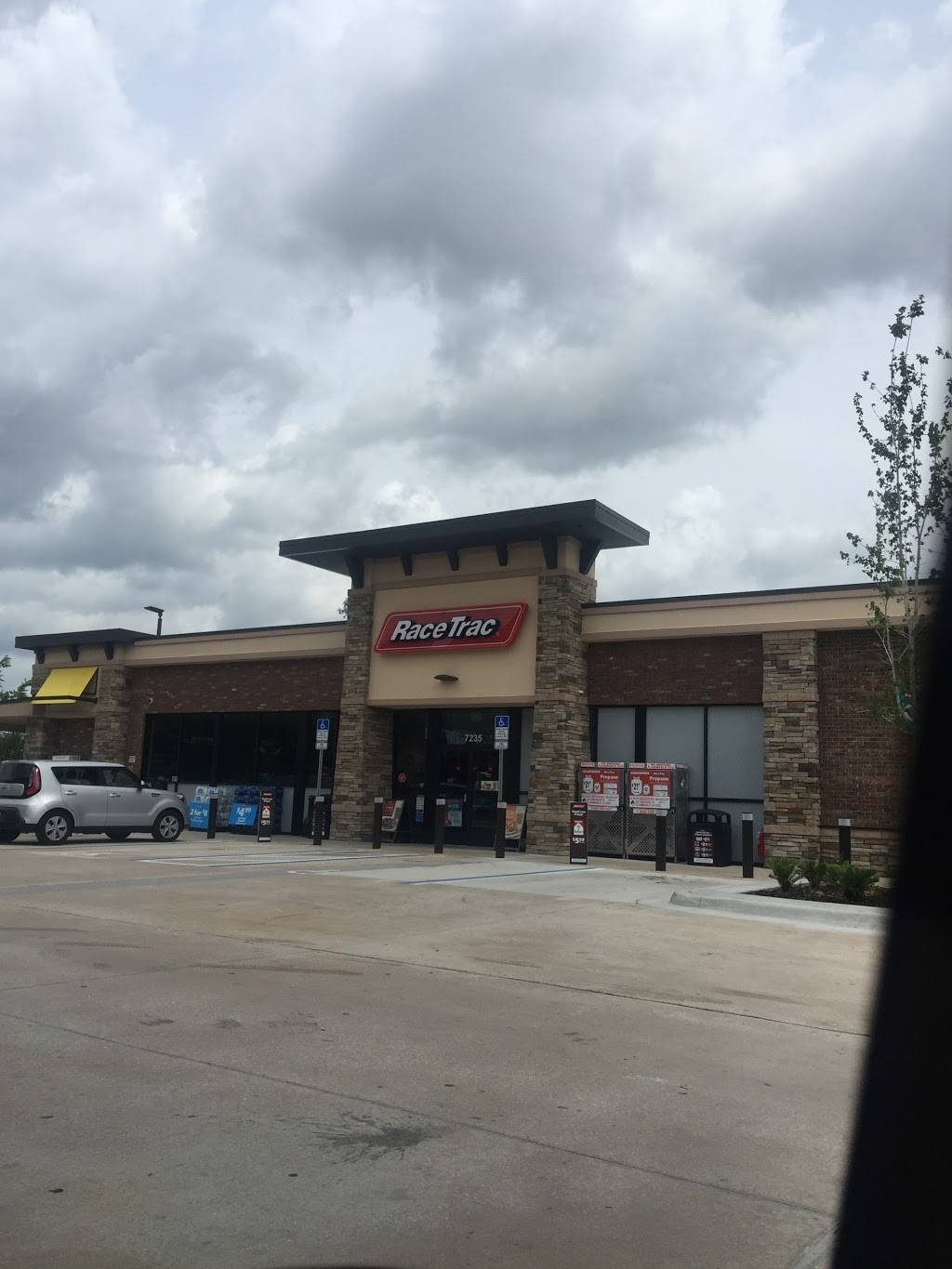 RaceTrac | bakery | 7235 University Blvd, Winter Park, FL 32792, USA | 4076733109 OR +1 407-673-3109