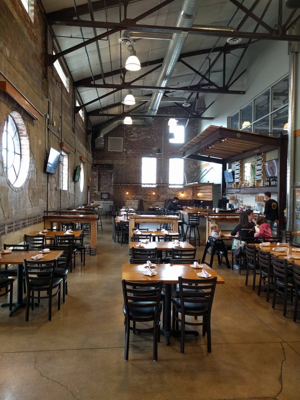 Moontown Brewing Company | restaurant | 345 S Bowers St, Whitestown, IN 46075, USA | 3177693880 OR +1 317-769-3880