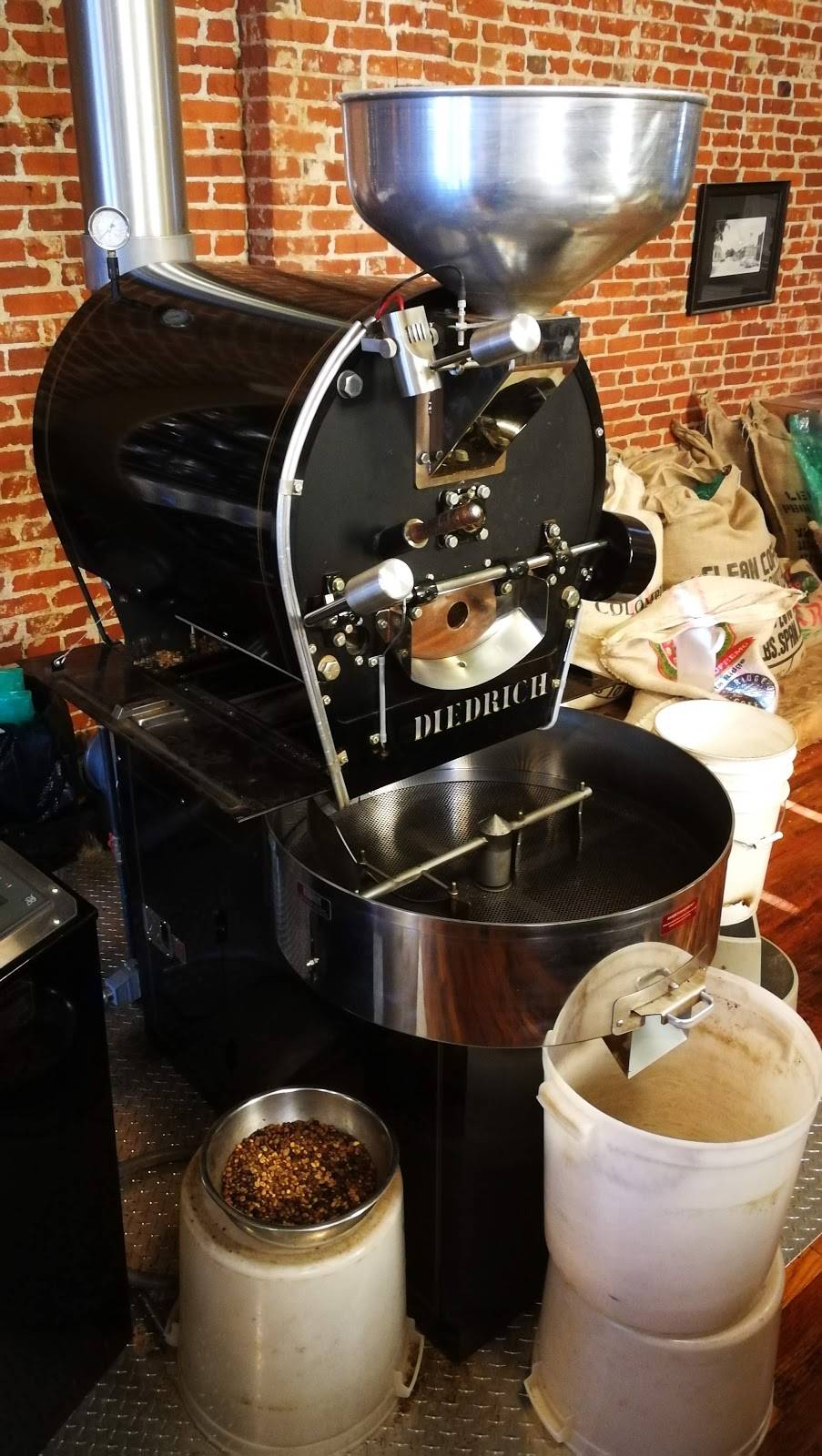 Smokey Row Coffee | cafe | 111 E Monroe St, Pleasantville, IA 50225, USA | 5158485959 OR +1 515-848-5959