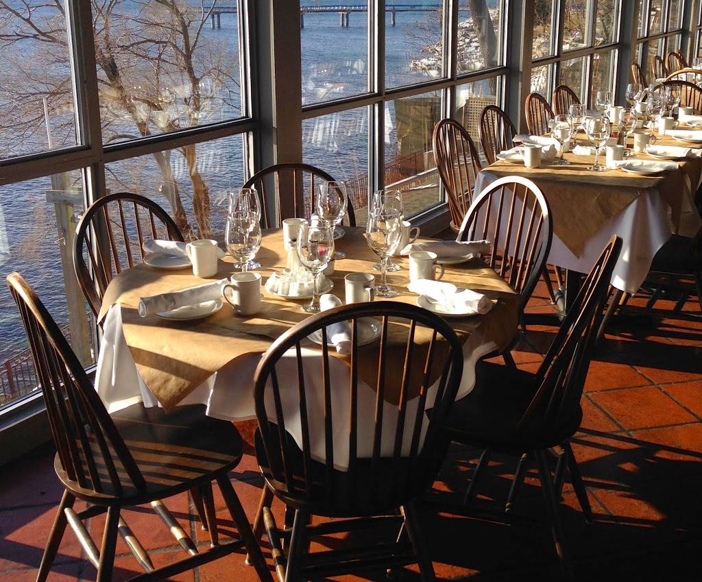 Emmas Back Porch & Water Street Cooker | restaurant | 2084 Old Lakeshore Rd, Burlington, ON L7R 1A3, Canada | 9056342084 OR +1 905-634-2084