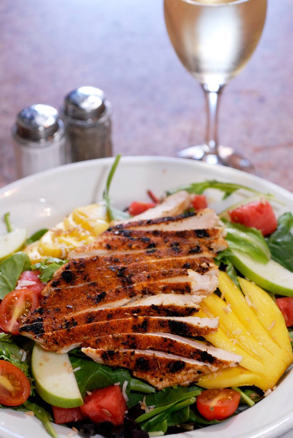 West Town Bar & Grill | restaurant | 214 Locke St S, Hamilton, ON L8P 4B4, Canada | 9055701412 OR +1 905-570-1412