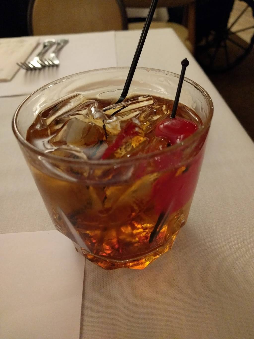 Aliotos | restaurant | 3041 N Mayfair Rd, Milwaukee, WI 53222, USA | 4144766900 OR +1 414-476-6900