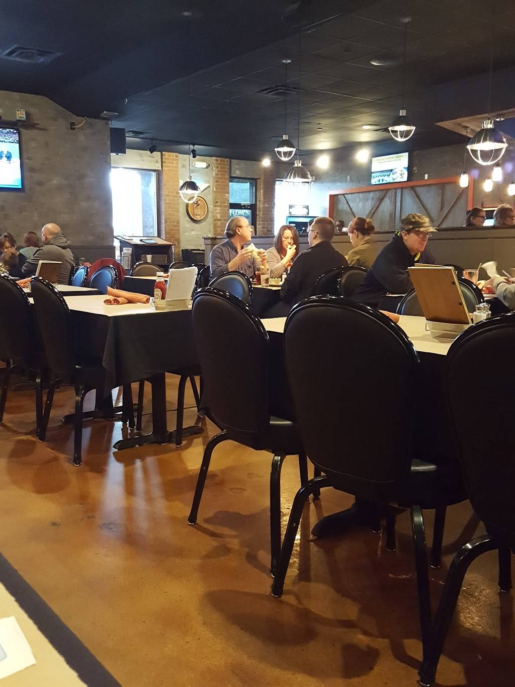 Oak & Embers Tavern | restaurant | 8003 Mayfield Rd, Chesterland, OH 44026, USA | 4407294030 OR +1 440-729-4030