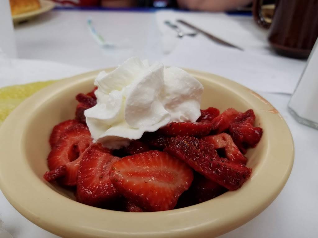 Strawberry Hill Cafe and Ice Cream Parlor | restaurant | 3092 SC-11, Chesnee, SC 29323, USA | 8644614000 OR +1 864-461-4000