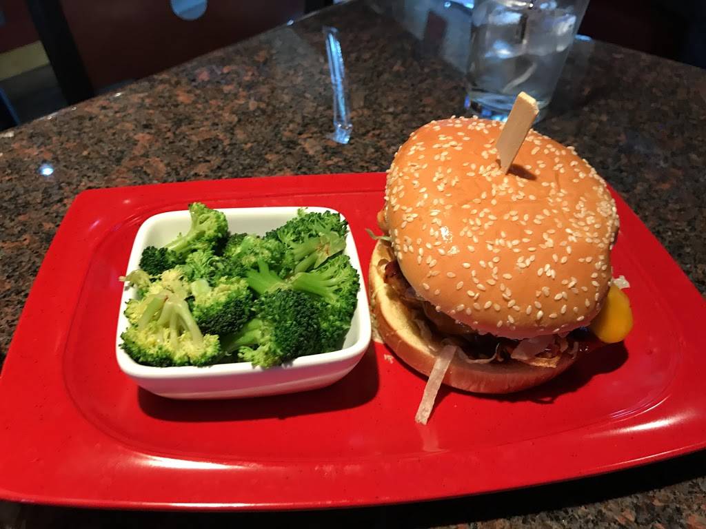 Red Robin Gourmet Burgers and Brews | restaurant | 8657 W 135th St, Overland Park, KS 66223, USA | 9132390926 OR +1 913-239-0926