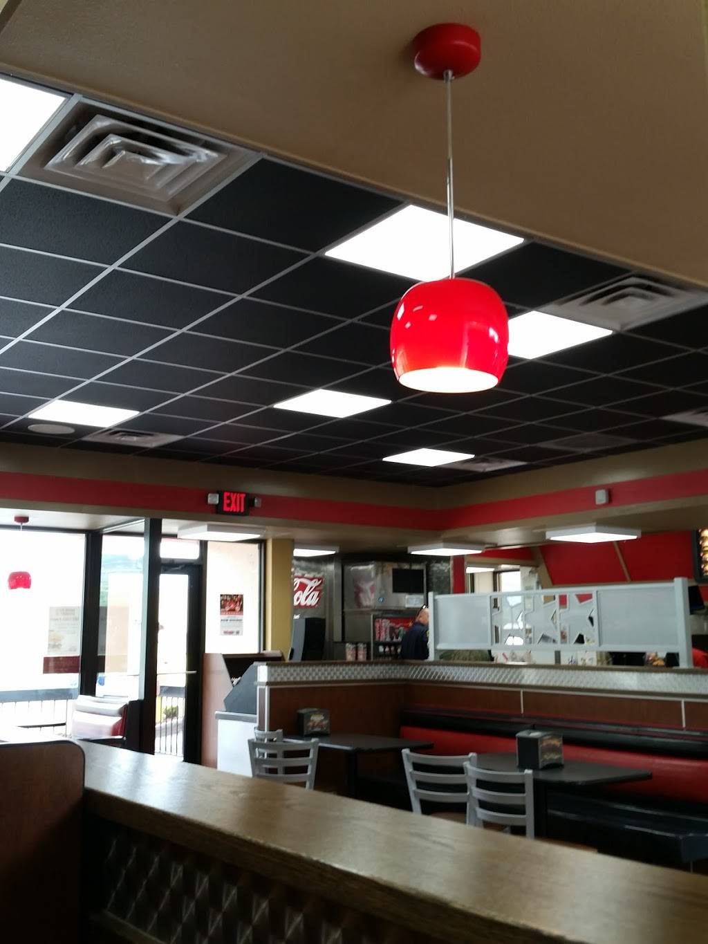 Hardees | restaurant | 2801 Beech Ave, Buena Vista, VA 24416, USA | 5402613353 OR +1 540-261-3353