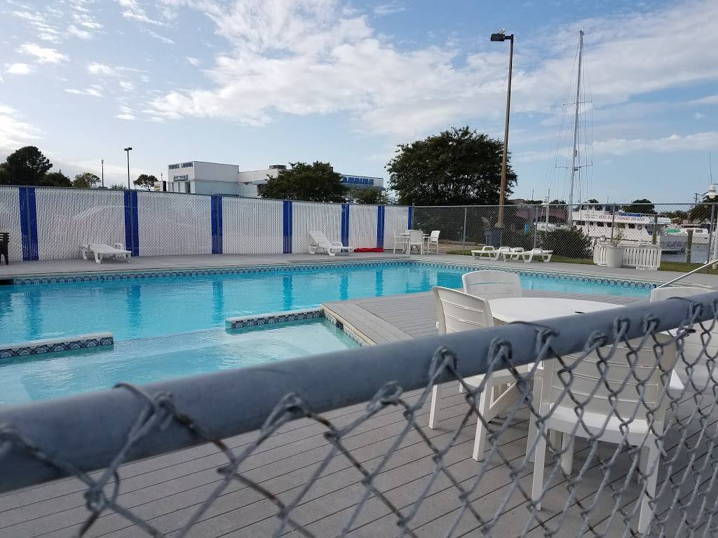 Vinings Landing Marina | restaurant | 8166 Shore Dr, Norfolk, VA 23518, USA | 7575878000 OR +1 757-587-8000