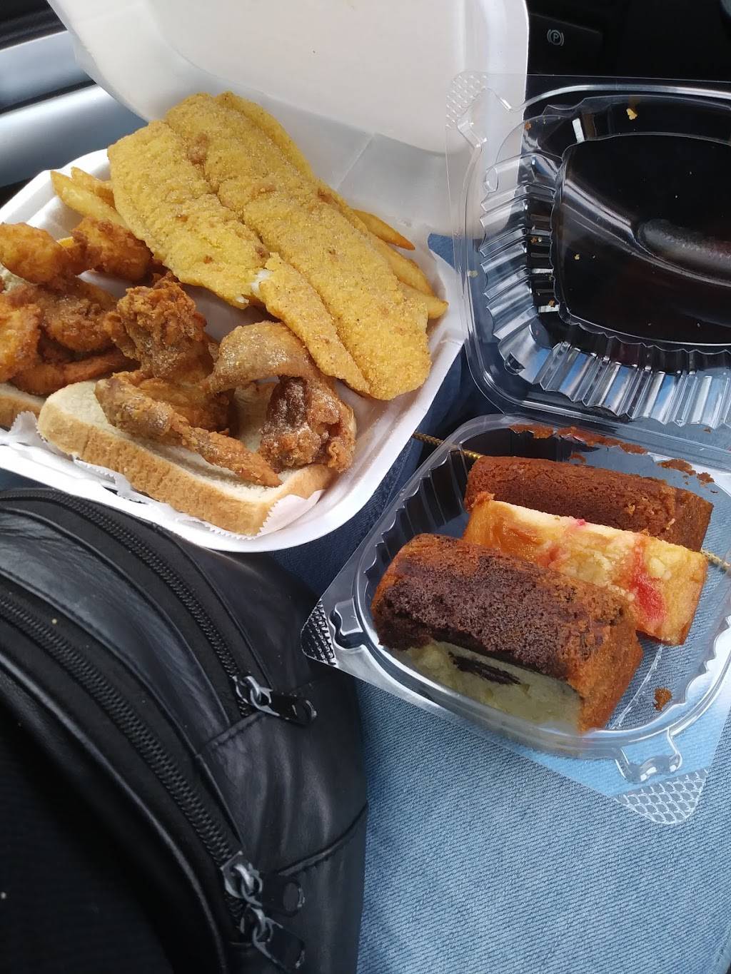 Hook Fish & Chicken | restaurant | 5701 N Australian Ave, Riviera Beach, FL 33407, USA | 5618556385 OR +1 561-855-6385