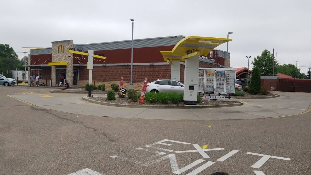 McDonalds | cafe | 2402 S Park St, Madison, WI 53713, USA | 6082511993 OR +1 608-251-1993