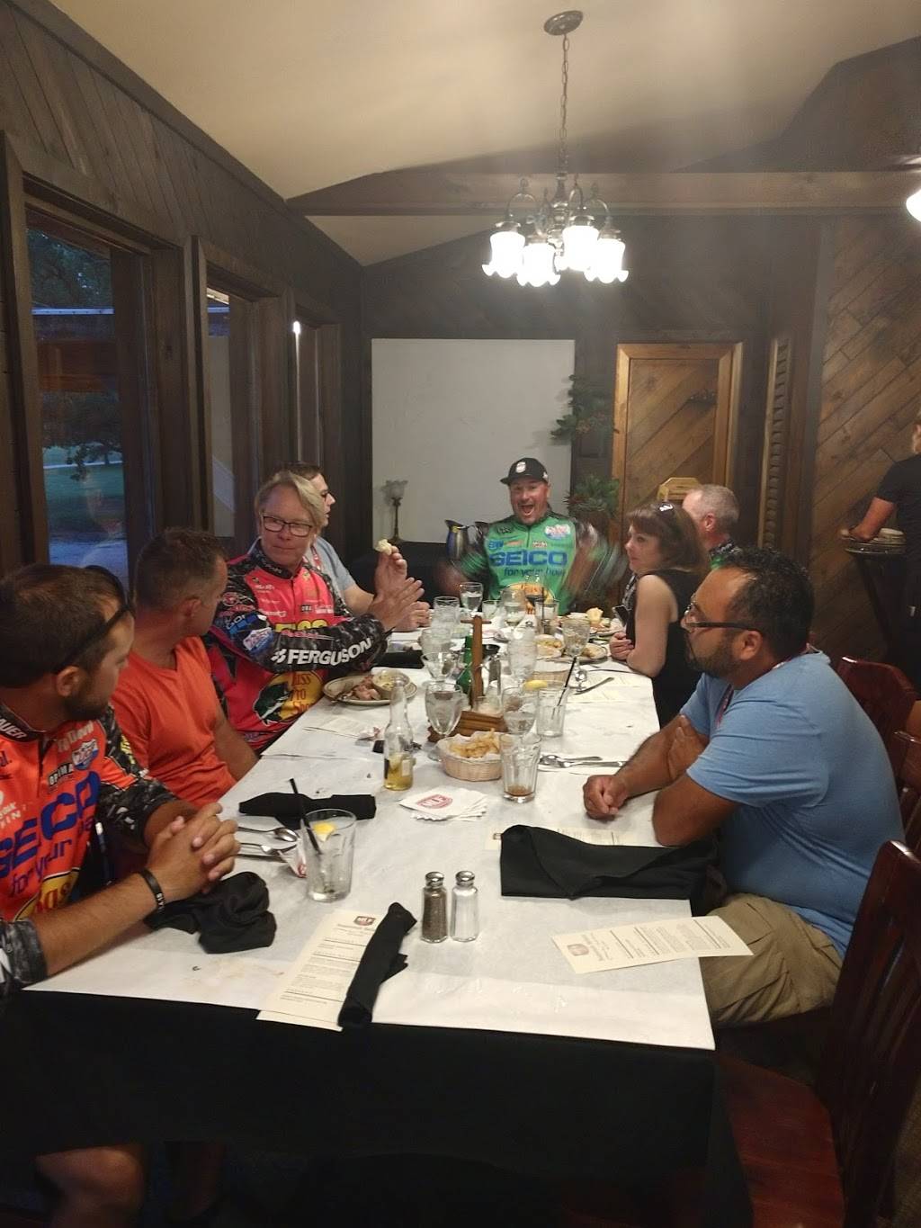 Fireside Dining | restaurant | 2256 Lodge Rd, Ardmore, OK 73401, USA | 5802264070 OR +1 580-226-4070