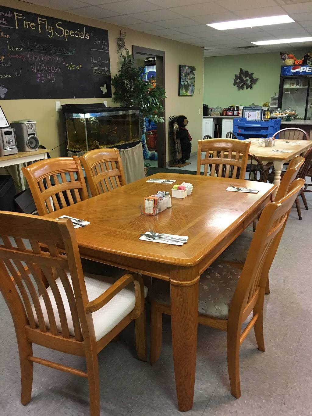 The Firefly Diner | restaurant | 435 US-1, Kittery, ME 03904, USA | 2077521120 OR +1 207-752-1120