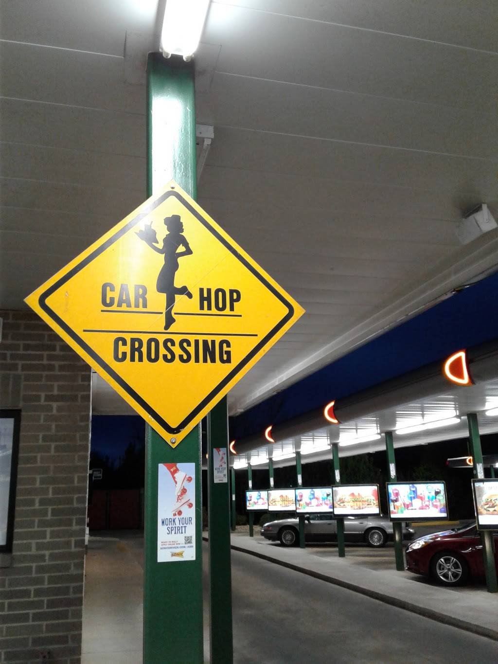 Sonic Drive-In | restaurant | 3250 Falls Pkwy, Branson, MO 65616, USA | 4173355054 OR +1 417-335-5054