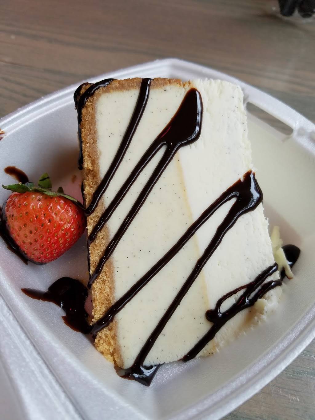 TGI Fridays | restaurant | 7000 Austin St, Forest Hills, NY 11375, USA | 7187933263 OR +1 718-793-3263