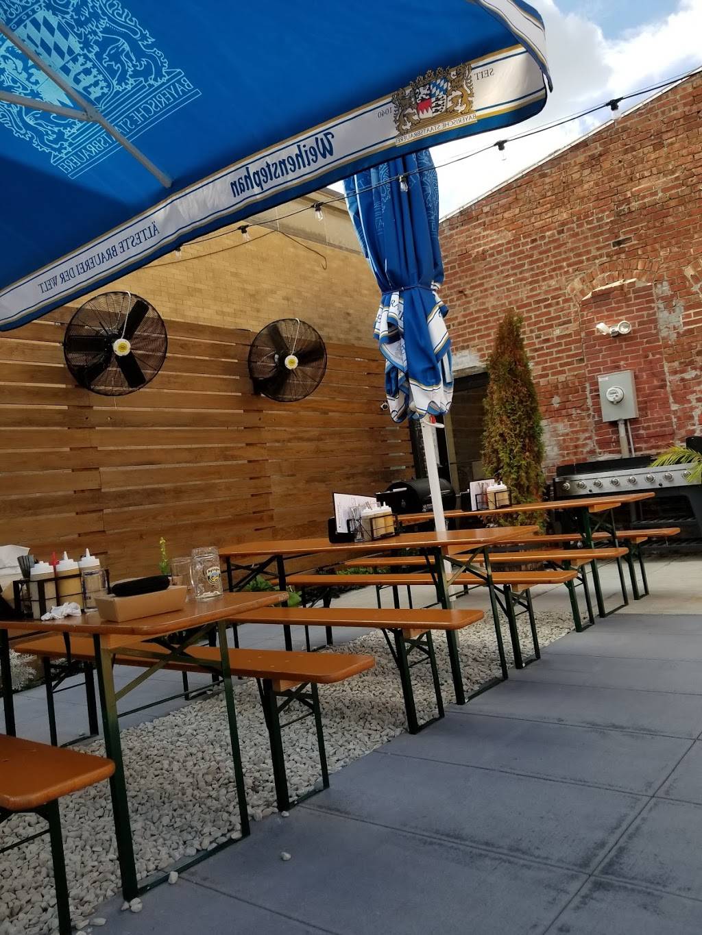 Bärchen Beer Garden | restaurant | 6209 Maple St, Omaha, NE 68104, USA | 4025029902 OR +1 402-502-9902