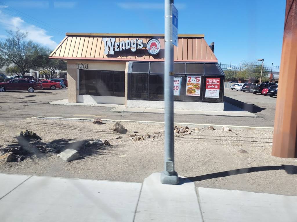 Wendys | restaurant | 4301 N Oracle Rd, Tucson, AZ 85705, USA | 5208880885 OR +1 520-888-0885