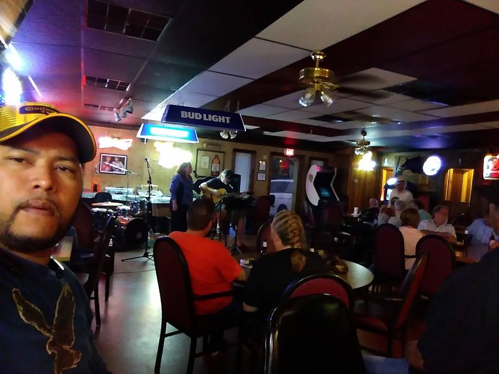 Red Door Bar & Grill | restaurant | 188 Pozza Ln, Springdale, AR 72762, USA | 4793619903 OR +1 479-361-9903