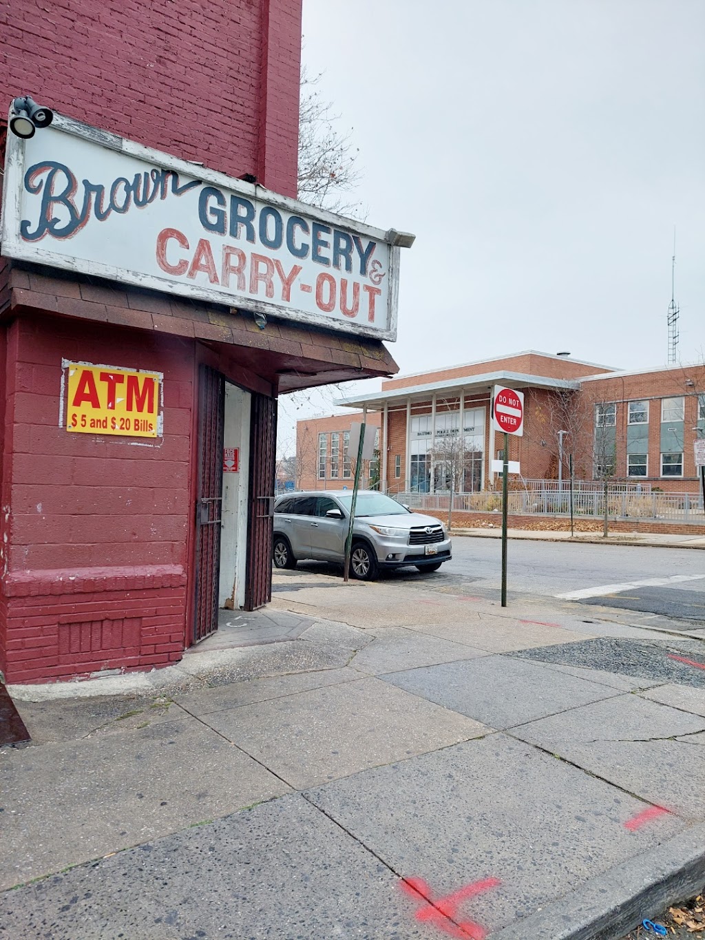 Brown Grocery & Carry Out | restaurant | 1049 N Mount St, Baltimore, MD 21217, USA | 4105232288 OR +1 410-523-2288