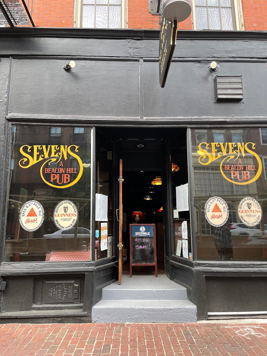 The Sevens Ale House | restaurant | 77 Charles St, Boston, MA 02114, USA | 6175239074 OR +1 617-523-9074