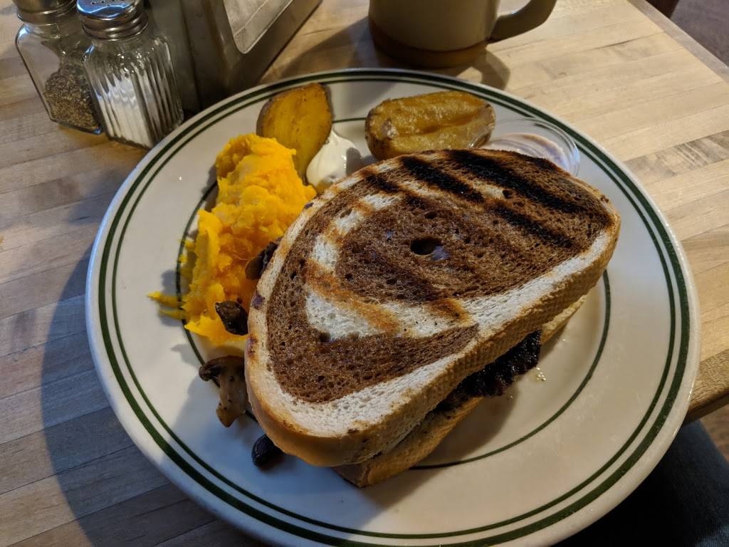 The Maple Grille LLC | restaurant | 13105 Gratiot Rd, Hemlock, MI 48626, USA | 9892332895 OR +1 989-233-2895