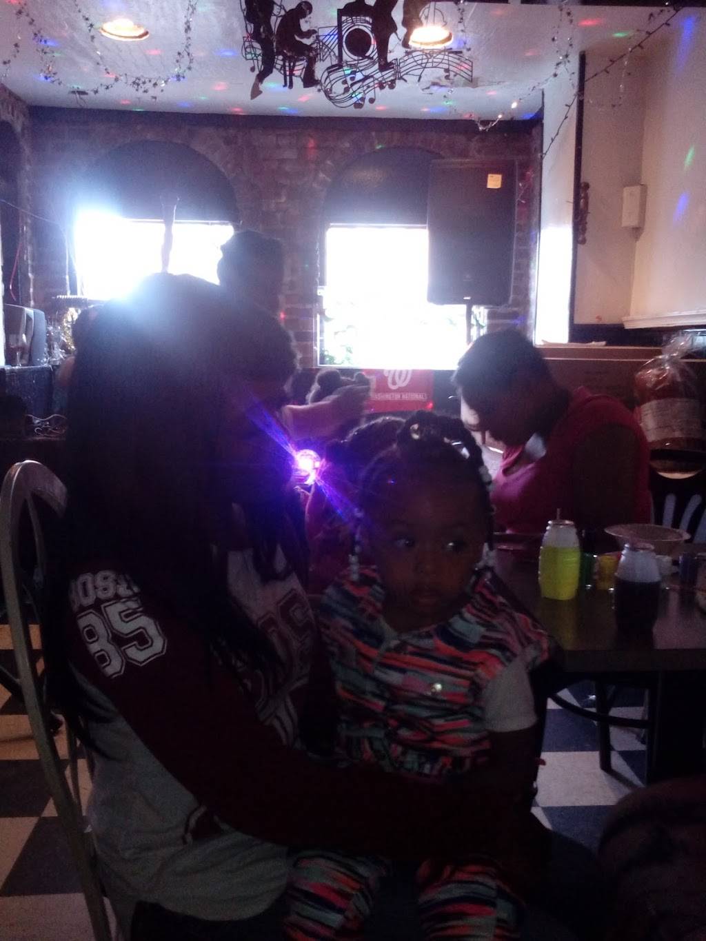 Chuck & Billys Bar & Carryout | restaurant | 2718 Georgia Ave NW, Washington, DC 20001, USA | 2022345870 OR +1 202-234-5870