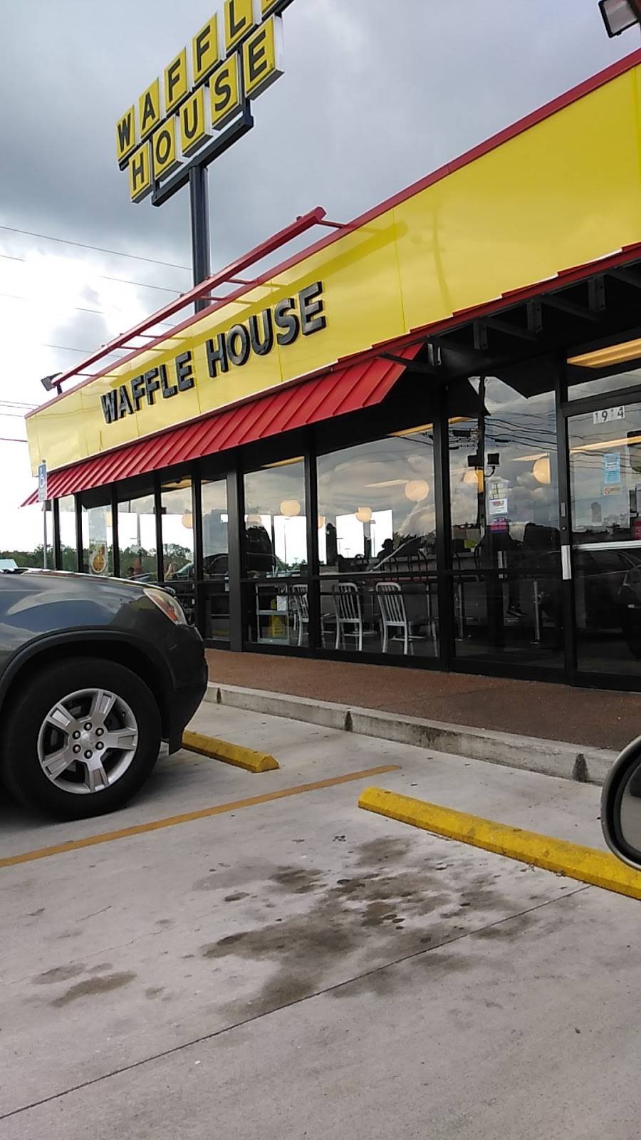 Waffle House | meal takeaway | 1914 N Jackson St, Tullahoma, TN 37388, USA | 9314553131 OR +1 931-455-3131