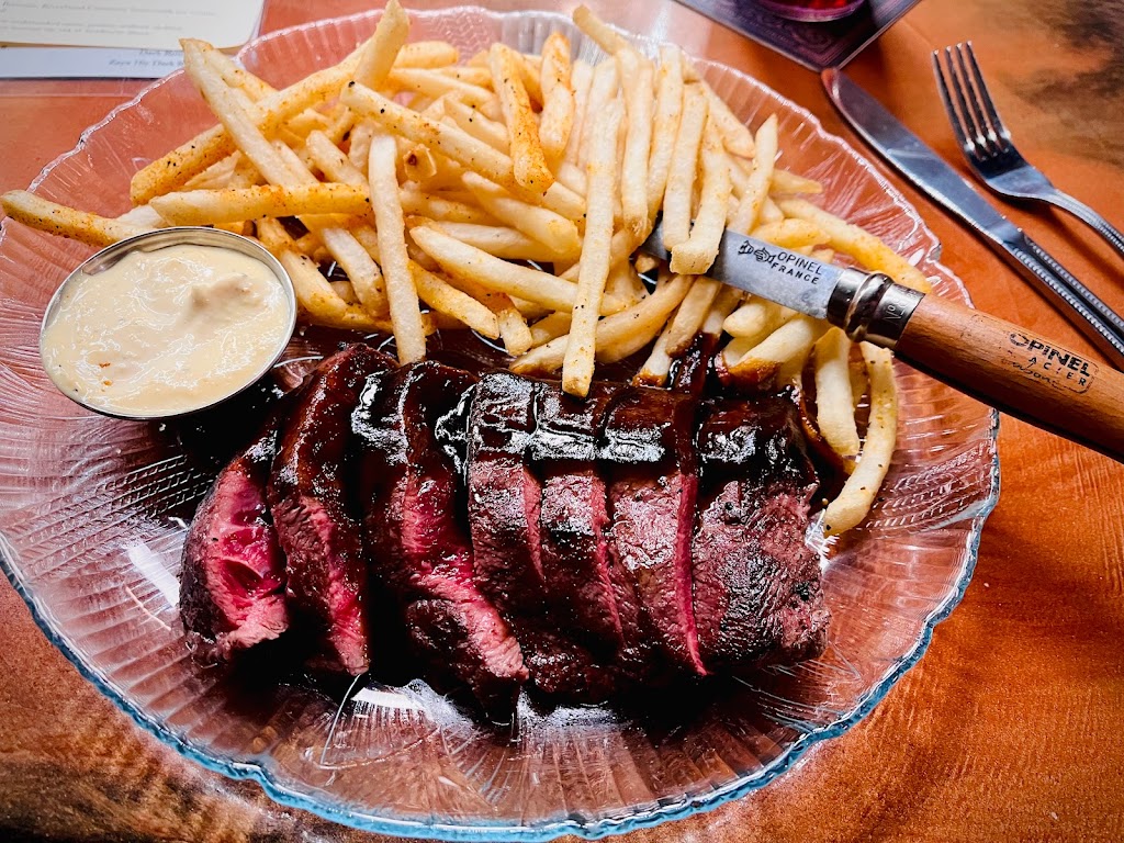 Carriage House Sundries | restaurant | 7 S Main St, Burnsville, NC 28714, USA | 8286787071 OR +1 828-678-7071