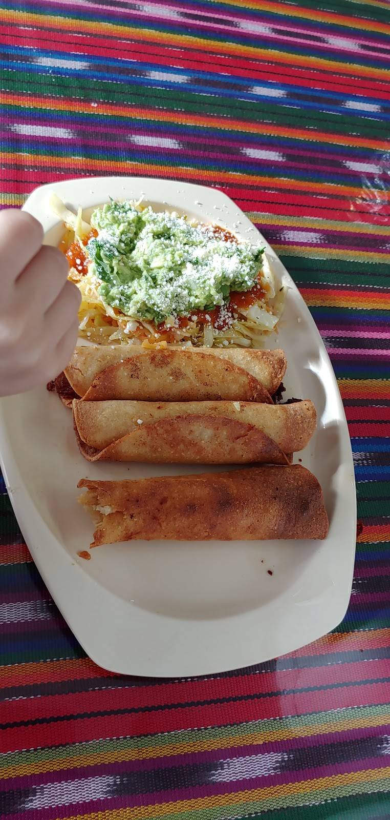 Guatelinda Antojitos Chapines | restaurant | 6016 The Plaza, Charlotte, NC 28215, USA | 9802378125 OR +1 980-237-8125