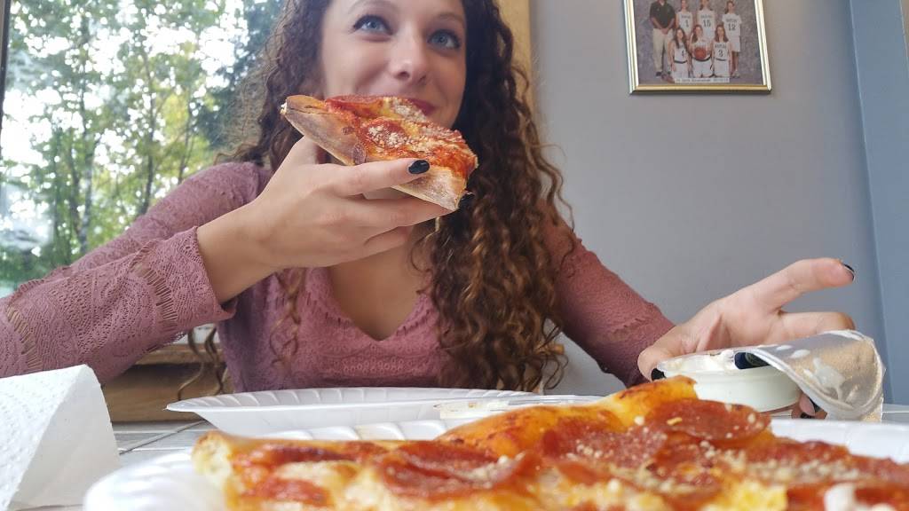 Luigis | restaurant | 101 N Main St, Naples, NY 14512, USA | 5853745110 OR +1 585-374-5110