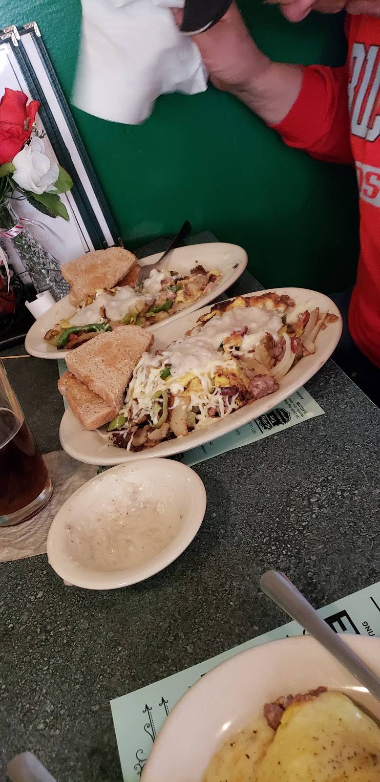 T J Dillons Pub | restaurant | 1911 Erie Ave NW, Massillon, OH 44646, USA | 3308320107 OR +1 330-832-0107