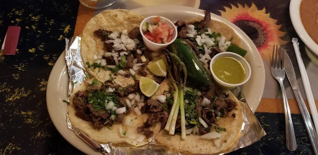 Chihuahuas Mexican Restaurant & Cantina | restaurant | 101 N Lincoln Dr, Troy, MO 63379, USA | 6364622951 OR +1 636-462-2951