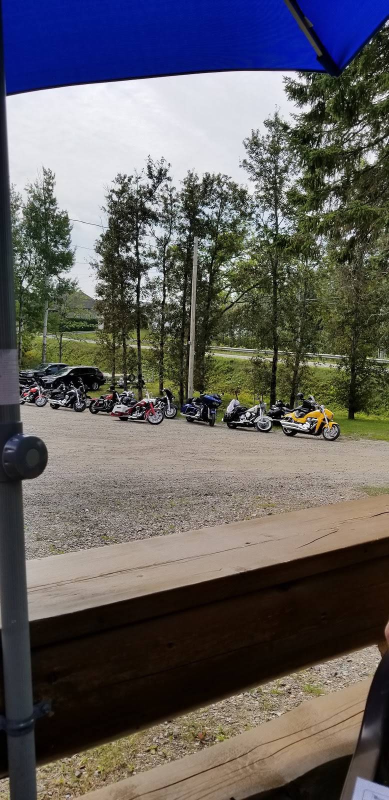 Club des Montagnards | restaurant | 388 Route du Moulin, Saint-Sylvestre, QC G0S 3C0, Canada | 4185962010 OR +1 418-596-2010