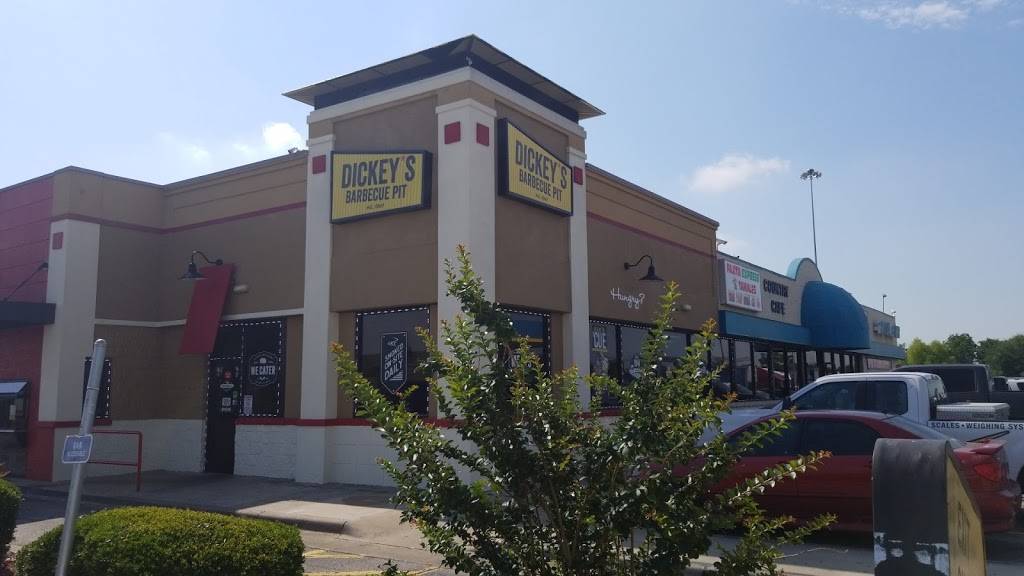 Dickeys Barbecue Pit | restaurant | Interstate 10, 6110 East Fwy, Baytown, TX 77521, USA | 2814213101 OR +1 281-421-3101