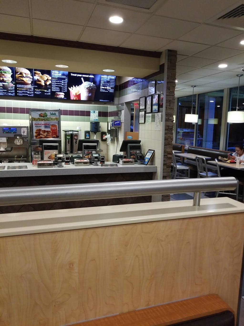 McDonalds | cafe | 12700 Shops Ln, Fairfax, VA 22033, USA | 7039683620 OR +1 703-968-3620