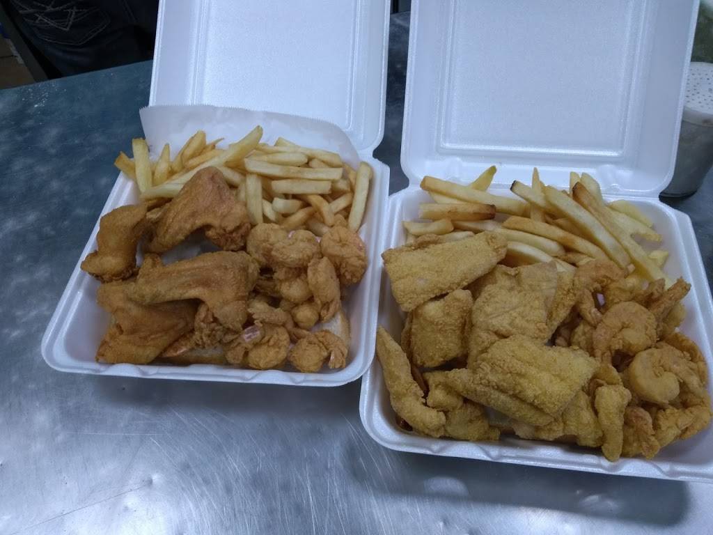 Sharks Fish & Chicken | restaurant | 7122 S Vincennes Ave, Chicago, IL 60621, USA | 7734888908 OR +1 773-488-8908
