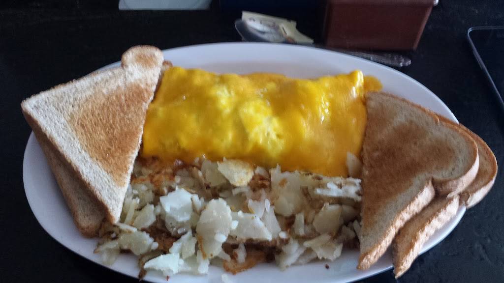 Bradleys of Sterling | restaurant | 14004 Kauffman Ave, Sterling, OH 44276, USA | 3309394531 OR +1 330-939-4531