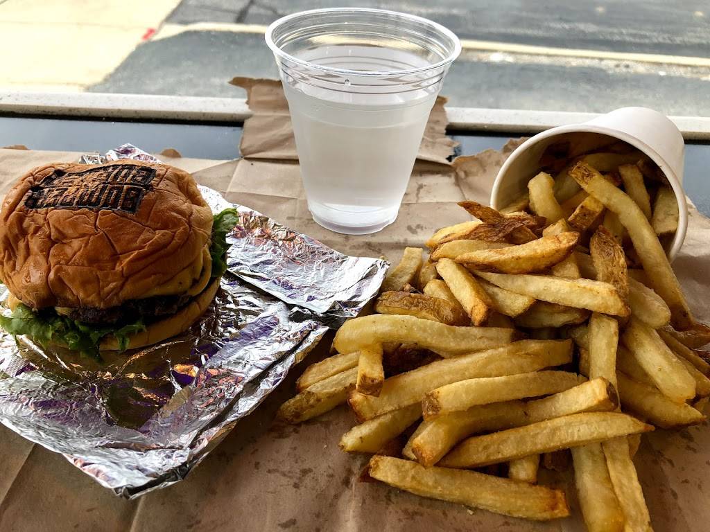 Bumper 2 Burger | restaurant | 715 S Main St, Lombard, IL 60148, USA | 6306138911 OR +1 630-613-8911