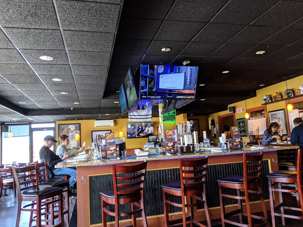 The Draught Room | restaurant | 46 Diamond Run Mall Pl #100, Rutland, VT 05701, USA | 8028558709 OR +1 802-855-8709