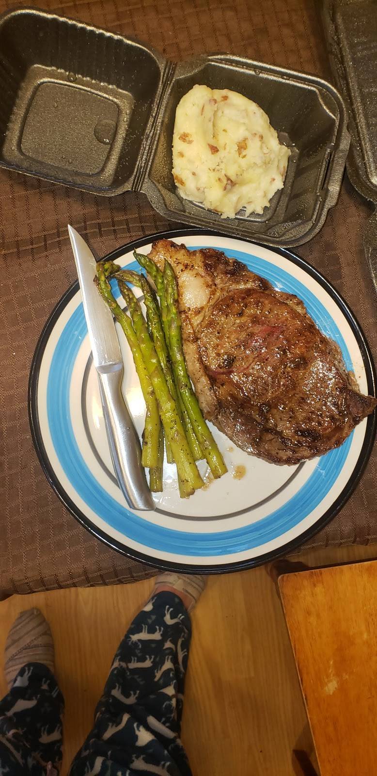 Tapt Out | restaurant | 122 S Vine St, West Union, IA 52175, USA | 5634121185 OR +1 563-412-1185