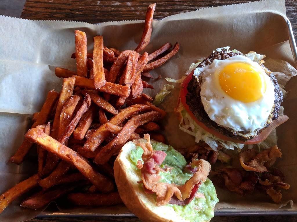 Boss Burger & Brew | restaurant | 18600 NW 87th Ave #117, Hialeah, FL 33015, USA | 7866573702 OR +1 786-657-3702