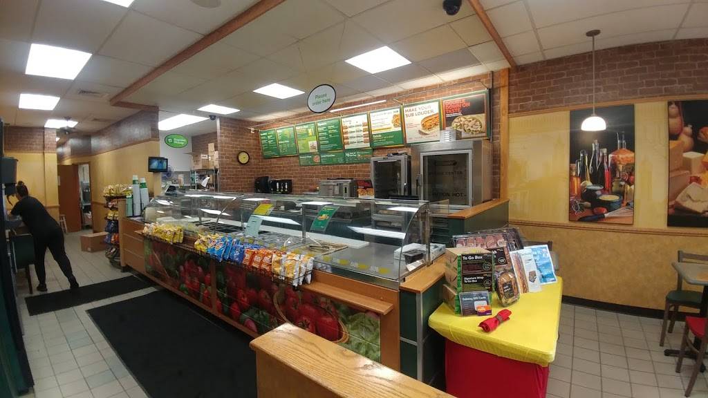 Subway | restaurant | 3640 Main St, Springfield, MA 01107, USA | 4133063199 OR +1 413-306-3199