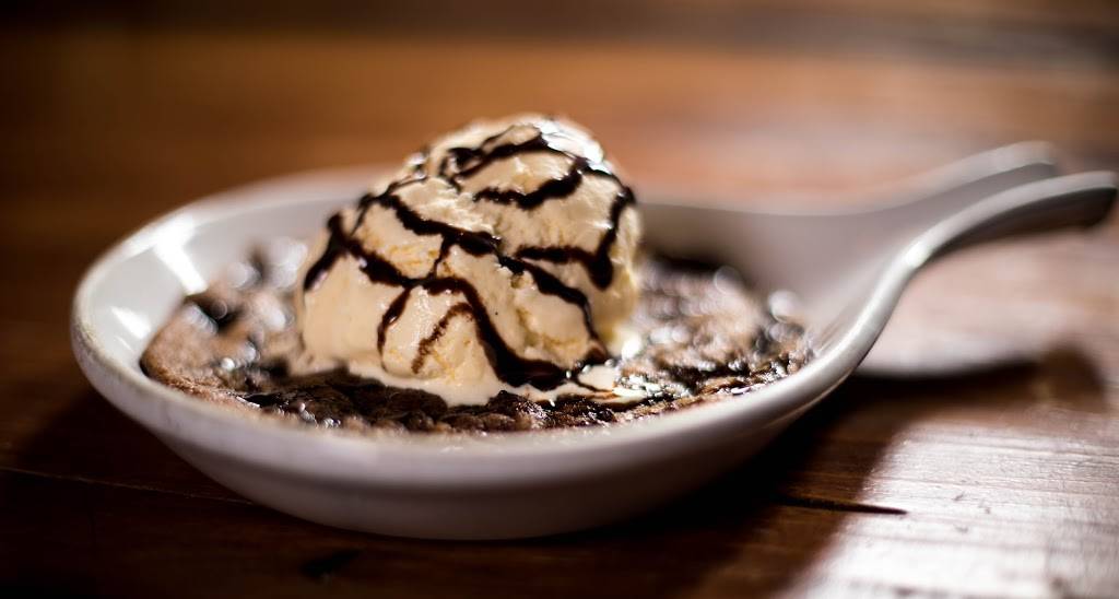 Revelry on Richmond | restaurant | 1613 Richmond Ave, Houston, TX 77006, USA | 8325380724 OR +1 832-538-0724