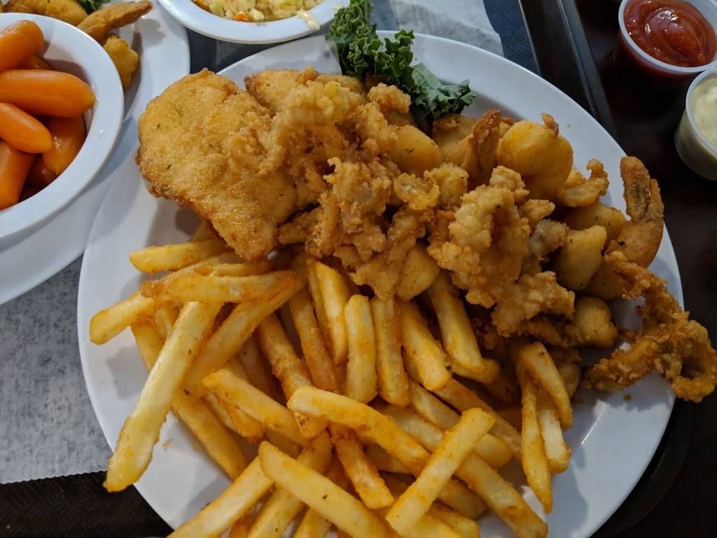 Websters Fish Hook Restaurant | restaurant | 391 Damon Rd, Northampton, MA 01060, USA | 4135863190 OR +1 413-586-3190