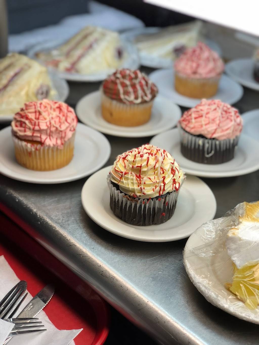 Sokolowskis University Inn | restaurant | 1201 University Rd, Cleveland, OH 44113, USA | 2167719236 OR +1 216-771-9236