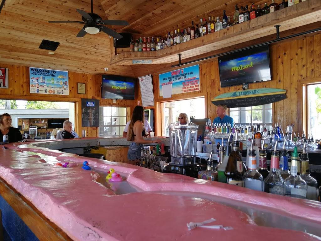 Undertow Beach Bar | restaurant | 3850 Gulf Blvd, St. Petersburg, FL 33706, USA | 7273689000 OR +1 727-368-9000