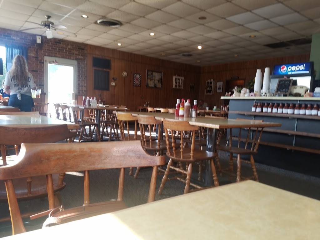 Cowlings Barbeque, Inc. | restaurant | 7019 General Mahone Hwy, Waverly, VA 23890, USA | 8048343100 OR +1 804-834-3100