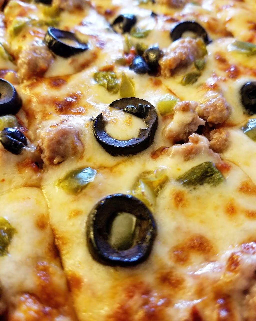 Butchs Pizza North | restaurant | 220 E Wall St, Eagle River, WI 54521, USA | 7154771111 OR +1 715-477-1111