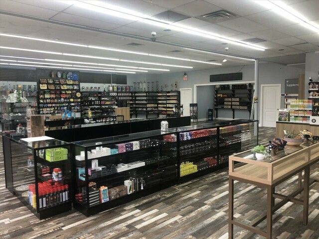 Planet 615 Smoke Shop | meal takeaway | 4651 Nolensville Pike, Nashville, TN 37211, USA | 6152944602 OR +1 615-294-4602